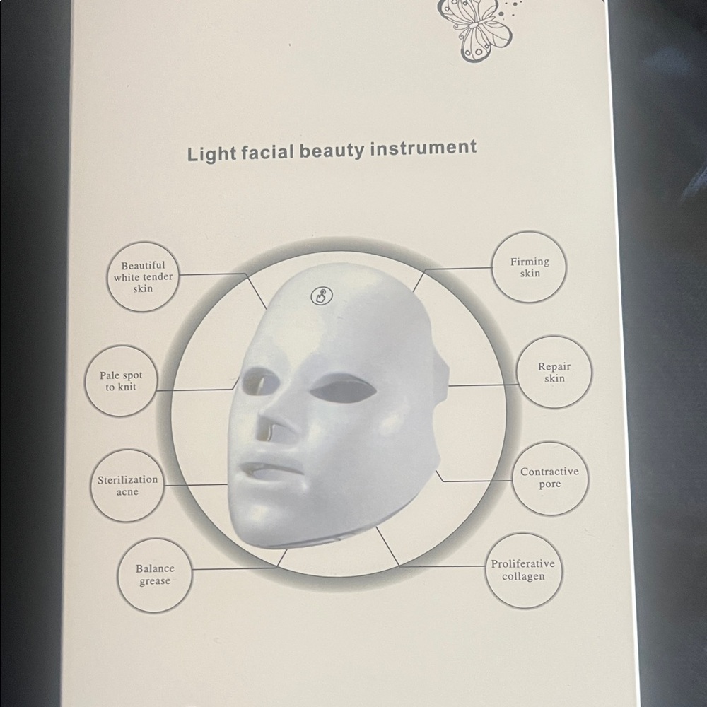 Revitalizing LED Facial Mask - Silver - Picture 2 of 4